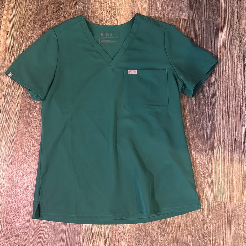SCRUB TOP